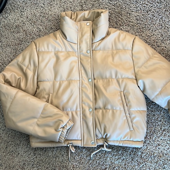 Cropped puffer jackets - Picture 4 of 4